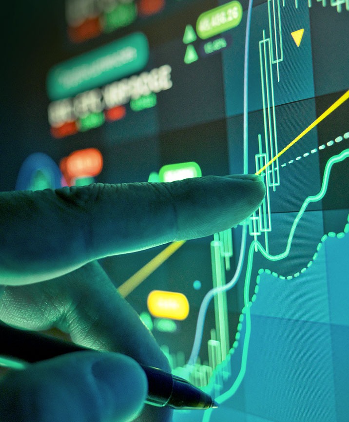 A fast method for pricing American options under the variance gamma model